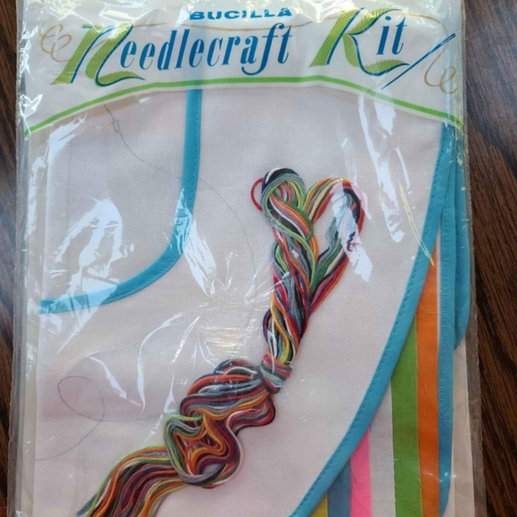 Vintage Bucilla Needlecraft Craft Kit Sewing Laundry Bag - Picture 2 of 3